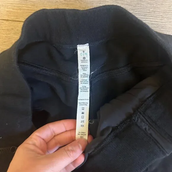 Lululemon Black Sweatpants Zipper Pockets Size 8 Yoga Pant Slim Fit - Picture 5 of 5